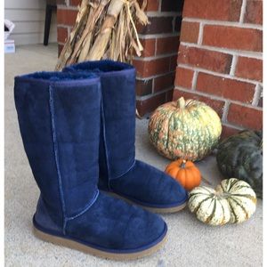 Navy blue Classic tall Uggs size 7, EUC